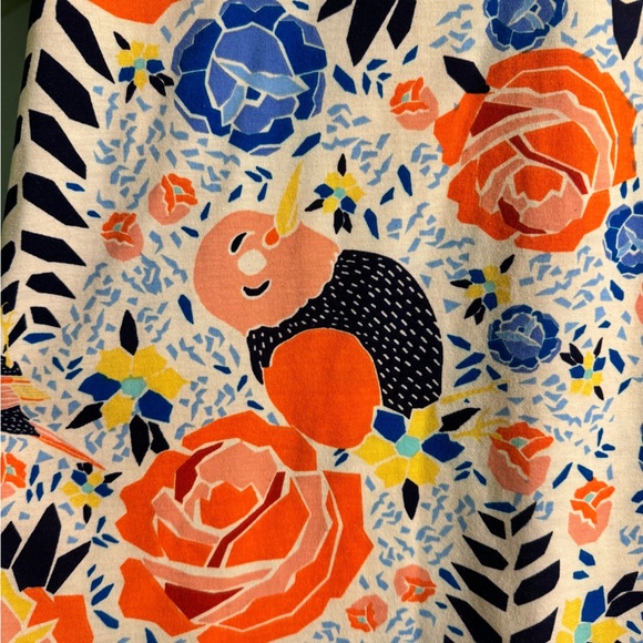 Soft and comfortable Lularoe, t-shirt , size small. - Picture 4 of 4